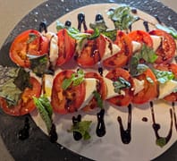 Menu caprese salad - Soul fly pizza.jpg