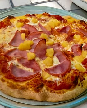hawaiian pizza hawaiian pizza